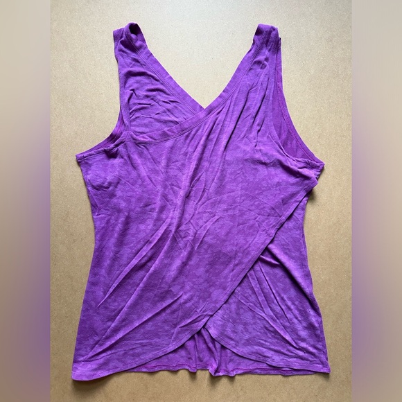 LISTING MOVED TO @wrenandfinch closet - Saucony - running top with tulip back - Picture 2 of 2